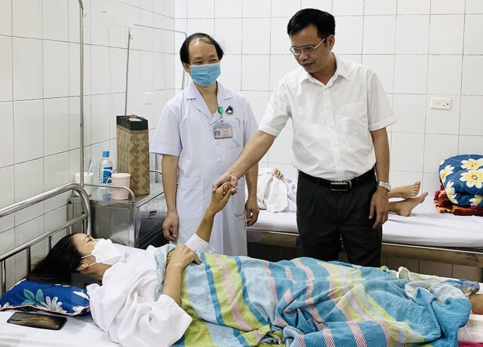 Traffic accident victims, victims’ families in Hai Duong visited, presented with gifts